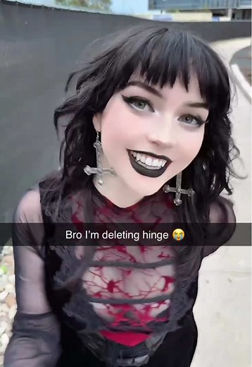 Queen Nephie's Gothic Style Explained