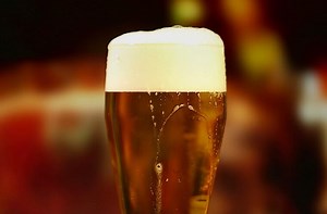 Bier vom Discounter: Welche Brauereien stecken hinter Bier von Aldi, Lidl oder Netto?