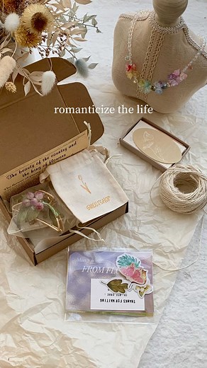 🧸Sweet Studio🍊 on Instagram: "New packing materials🧡🤍💗 . . . . . #reels #reelsinstagram #reelsvideo #reelsinsta #reelslove #packing #packingdesign #packingideas #restock #fruitjewelry #handmadejewelry #flowerjewelry"