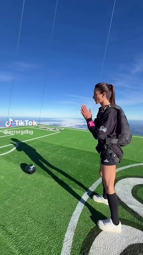 Skydiving tips: what to expect when jumping from a parachute