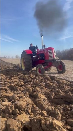 cockshutt 50 diesel pulling No. 15 IH 4 bottom plow