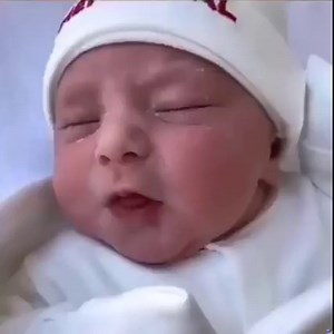 451K views · 10K reactions | First minutes Newborn baby birth | 홲횑횞횋횋횢 | Facebook