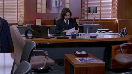 Elif odcinek 1162 streszczenie. Kerem i Hümeyra postanawiają wynagrodzić Melek krzywdy, jakich doznała. Zamierzają przekazać jej część udziałów w firmie