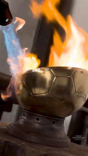 Introducing: The new Franz Beckenbauer #Supercup 🏆 | Bundesliga