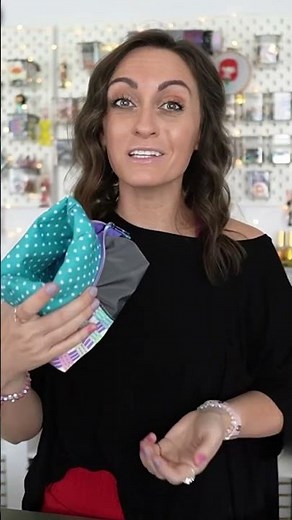 A quick and easy zipper pouch that’s great for storage and snacks 😏#oklarootstuts #handmade