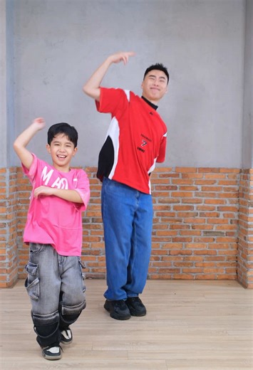 Điệu Nhảy Bumblebee Hấp Dẫn