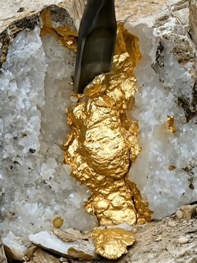 Extracting Gold Veins from Natural Quartz