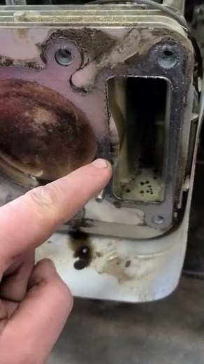 Briggs & Stratton Lawn Tractor Riding Mower Engine Smoking Like Crazy! Here's Why! #shorts