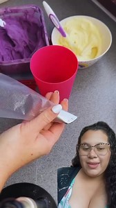 125K views · 3.8K reactions | Tutorial de como llenar una manga para decorar con 2 colores, uno delgado en la orilla y el grueso en el centro | Dulce educación | Facebook