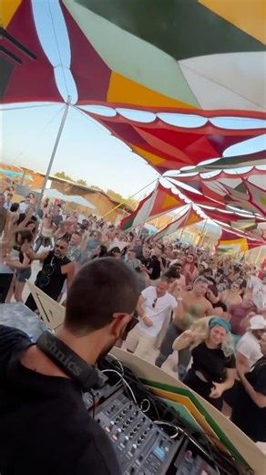 Cosmic Flow reporting from Israel! 🇮🇱 His new album will be out soon on Iono Music! 🎊👯🎉 #music