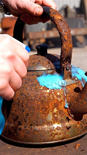 Cleaning a Rusty Kettle