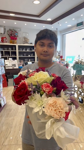 13K views · 109 reactions | Trick or treat candy style flower arrangement #flowers #flowerbouquet #flowerarrangement #floraldesign #trickortreat | Satisfied Florist | Facebook