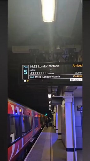 205K views · 245 reactions | This is the moment the platform at Gatwick Airport railway station is left almost empty as tourists and commuters pile onto a bright red ‘Gatwick Express’ train – only to discover they have actually boarded the slower stopping service to London Victoria. Video by Michael Leidig Story in comments ⬇️ | West Sussex County Times | Facebook