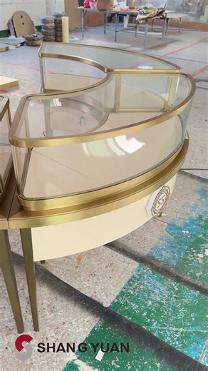 Luxury Curved Jewelry Display Cases | Custom Retail Store Fixtures