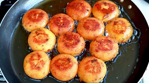 980K views · 10K reactions | যখন বাড়িতে কিছুই থাকবে না তখনই মজার আলুর নাস্তাটি বানান। Easy Aloor Nasta Recipe | Potatos Snack #potatosnack #elisascookingrecipes | Elisa's Cooking Recipes | Facebook