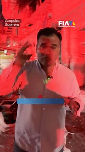 Una fuerte explosión en un local de #taquería en la calle Bernal Díaz del Castillo dejó daños en al menos seis comercios. Autoridades confirmaron dos heridos graves y tres personas con crisis nerviosas. Bomberos y servicios de emergencia continúan en la zona investigando las causas del incidente. Con información de Isaac Quintero #AztecaNoticias | Azteca Noticias