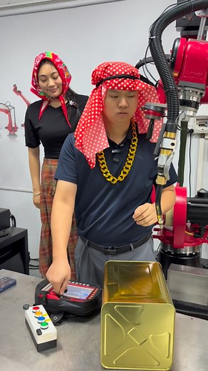 3.1K views | Drag-on welding robot.#industrial #welding #robot #spraying #stamping #machine | Industrialrobot Linda | Facebook