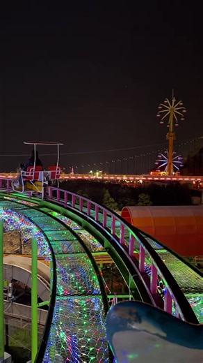 九州の期間限定で開催されている夜桜ナイト遊園地のアトラクションがまじで絶景だった…🌸🌃 📍大分県別府市 別府ケーブルラクテンチ 公式アカウント→ @beppurakutenchi Open 9:30〜21:00(ライトアップは17:00〜21:00) ※駐車場あり ※このイベントの詳細は次の動画で投稿するね✌🏻 #大分観光 #大分遊園地 #大分旅行 #ラクテンチ