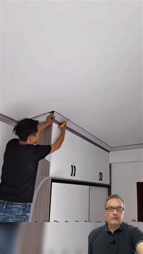 Veja essas molduras que você coloca no lugar daquelas molduras de gesso no teto com a parede. Agora tem em PVC com LED e o resultado é simplesmente genial! A instalação é rápida, leve, não faz poeira e o acabamento fica moderno demais. O LED embutido dá aquele efeito de luz indireta que valoriza qualquer sala, quarto ou área gourmet. Substitui o gesso, economiza tempo e deixa a casa com cara de projeto premium. Eu achei sensacional! #homefragrancesale #discounts #holidaysale #fblifestyle #decora