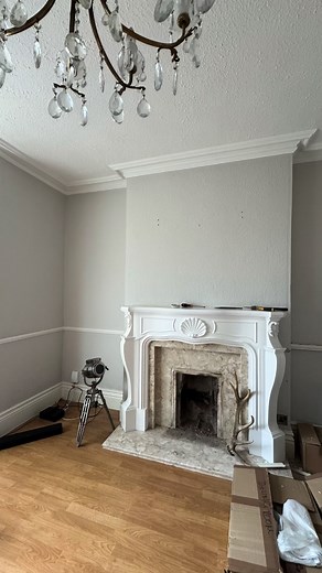 What a labour of love ♥️ We said goodbye to the artex, revamped the original floorboards, found a bargain of a fire on marketplace then added some cooper touches like the gold leaf details which I’ll show in another reel! I’m so pleased! Apart from the odd few bits like art for the walls it’s so nice to have a complete room we can escape too! Fire and surround from fb marketplace Mirror @melody_maison Blinds @blinds2go Paint @bandq_uk @valsparpaintuk Sofa Ben Coopers Upholstery Services #renovat