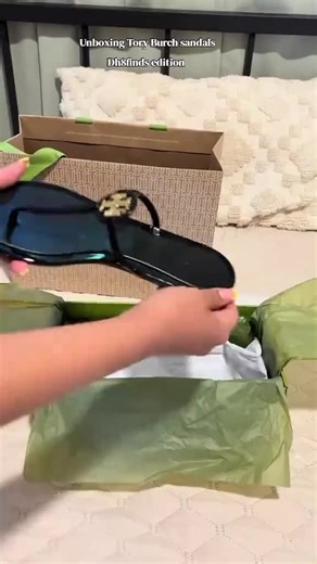 Unboxing Tory Burch sandals with me Link 🔗 on my bio to purchase yours 😍or ask through Dm or comment #unboxing #dh8finds #fashionfinds #affordable #luxury