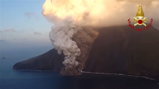 Dramatic moment Italian volcano ERUPTS spewing molten lava into the sky