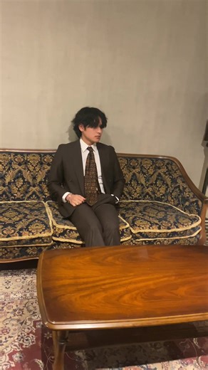 独自性とスタイルを演出する黒スーツ | 広島オーダースーツ田町駅