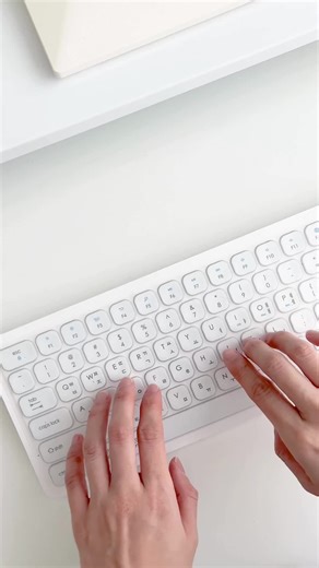 Design a one-of-a-kind digital flower at Promptus. Say ‘I love you’ in a whole new way 💖🌷 Create a custom digital flower that speaks from the heart. Want to impress your Valentine? Send them a flower no one else can! Click the link in bio to create your AI-powered Valentine’s flower! Tag someone who deserves a bouquet made just for them! Drop a ❤️ if you’d love to receive one of these unique flowers! #ValentinesDay #AIArt #FloralArt #AIFlowers #DigitalGift #ValentinesGift #LoveInBloom #Handmad