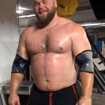 Bear ab workout! #beefymuscle.com #beefy #massive #muscle #musclebear #musclehunk #bulky #pecs