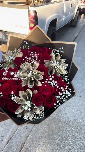 $200 and roses for the birthday girl 😍❤️‍🔥💸 #roses #moneybouquet #birthdaybouquet #sonomacounty #bouquetsbyvna