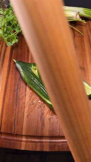 Natalia – Content Creator for Businesses on Instagram: "Beat the cucumber. Release the emotions. Eat the salad. This is not mashed. This is properly smashed. Take a cucumber and hit it with a rolling pin. Cracks, chunks, drama — that’s the goal. We’re getting rid of excess liquid, not turning it into purée. Throw the broken pieces straight into a jar. Add any herbs you have. Garlic and onion if you like. I go with chilli flakes, soy sauce, a little olive oil and a splash of vinegar. Close the li