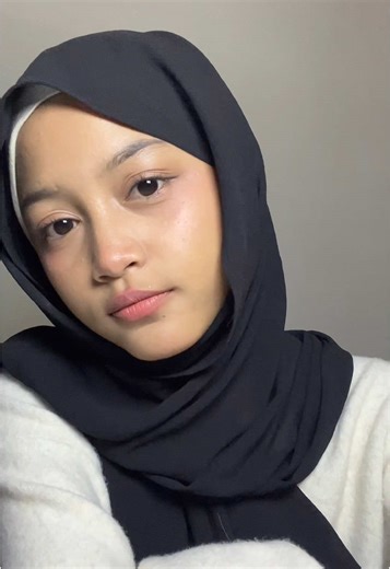 Fashion Inspiration: Styling a Black Hijab with White Sweater