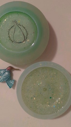 Do you like green apples? I think my favorite kinds are any that can't decide if they are red or yellow. Not a huge fan of the tartness of green apples. This one, however, is extra sweet. #demolding #unmolding #resin #apples #greenapple #glitter #unmoldingresin #resinbox #teacherappreciation #fallvibes #applepicking #applepie #resinartist #resincraft | The Hare and The Pear