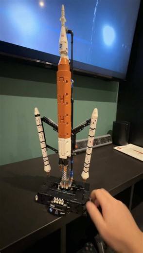 Building the brand new #artemissls #rocket #lego #NASA #legoaddict
