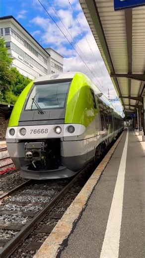 Un mécano super sympa qui conduit un AGC diesel Mobigo au départ du Locle