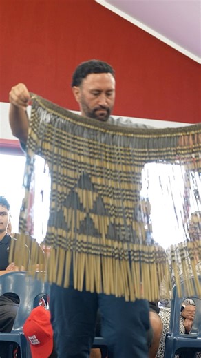 #HeAtaata The Supreme Champions of Mātaatua Kapa Haka regionals 2026, Te Taumata o Apanui, completed the weaving and presentation of 20 piupiu at Ruamatā in Rotorua fulfilling their commitment to the new Te Arawa kapa Te Whare Haka o Te Puku just 24 hours before their historic win. #AukahaNews was there and we will bring you this story. #TOA #TeWharePora #TeWhareHakaoTePuku #Taonga #Piupiu #Mātaatua #TeArawa #KapaHaka | Aukaha News