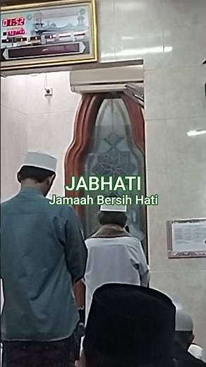 Azan sholat subuh di Masjid Shohadina, Jalan Pekayon 1.