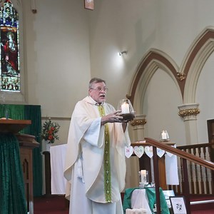 Last week Fr Roderick O’Brien celebrated his 75th birthday and began his retirement! We thank Fr Roderick for the many gifts he has shared with our Dominican School Community and Lefevre Catholic Community as our leader of faith and learning for the last six years. Fr Roderick has guided us to grow in truth and to shine God’s love. As we farewell Fr Roderick, we entrust him into God’s care. We pray for happiness and joy to be ahead of him, for wisdom and guidance to be beside him, for grace and 
