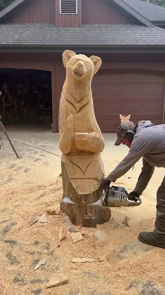 Im very excited to take these two carvings up to the Hackensack Chainsaw Event in Minnesota this weekend. Auctions on Saturday and Sunday. #chainsawcarving #woodworking #carving #minnesota #cabin #lakehouse #chainsawman #bear #moose Music: Illuminate You Musician: Weary Eyes Site: https://icons8.com/music/ | Buschke Carving
