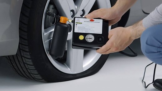 "Comment utiliser le kit anti-crevaison ?". Une question qui intrigue, un moment que certains redoutent... Voici une petite vidéo qui va apaiser les esprits. :) #sécurité #nostress | Toyota Nachsem