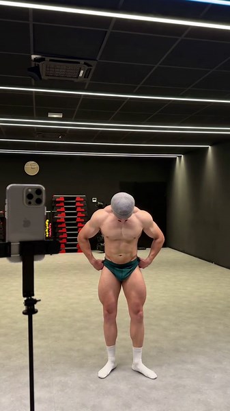 Toujours plus de posing 😅 IG : mathis_htls #bodybuilding #natty #natural #fitfrenchies #musculation #naturalbodybuilding #classic #shredded #classicphysique #physique #sport #grind #gym #training #workout #aesthetics #bodybuilder #fitness #posing #fit #lifting #gymcore #shred #transformation #muscle #diet #gymtok #foryou #fyp #pourtoi