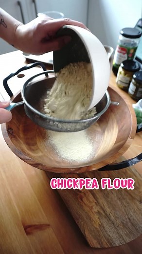 Here’s the second recipe from our cooking demo at Vegan Life Live last week!  Our Vegan Farinara is super easy to make, and extremely versatile when it comes to fillings!  Find this and over 900 more recipes on our webpage over at ➡️ veganrecipeclub.org.uk | Vegan Recipe Club | Facebook