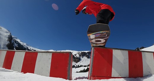 The Lobster Snowboards Eiki snowboard review - Selected for the 21/22 Whitelines 100 Awards It’s quite possibly one of the most confidence-inspiring and stoke inducing jib boards to master (and seriously elevate) your flatland and rail game on. Men, women, and youths are all welcome, but the focus on your riding should be almost exclusively set on street, rail, and dome shredding. Although there’s a lot more versatility on offer here than your typical run-of-the-mill jib deck, it’s by no means a