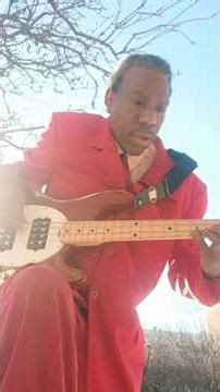 SHOUTING MUSIC NO DRUMMER BASS 🎸 SOLO STREET PASTOR PREACHER WARREN NYC GOSPEL MUSIC