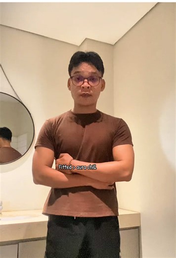 Kaos fitted tee bikin aura chill cek di keranjang kuning guys#kaos #kaosfitted