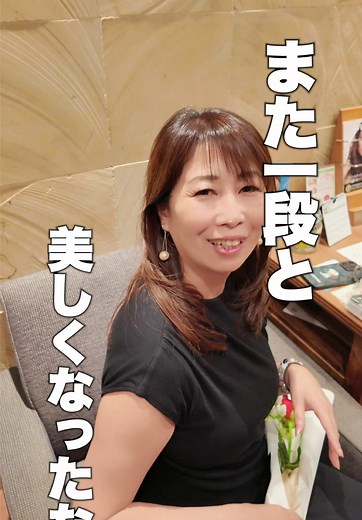 記念日じゃない日に、妻へ花を贈った理由。 美容院の待ち時間。 静岡を散策していたら、素敵なお花屋さんに出会いました。 特別な日じゃないけど、 「何もない日」に花を贈りたくなった。 そんな夫婦の日常です。 #年の差夫婦 #夫婦の日常 #サプライズ #花のある暮らし #tiktok日常