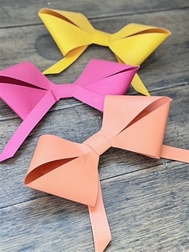 DIY PAPER BOWS