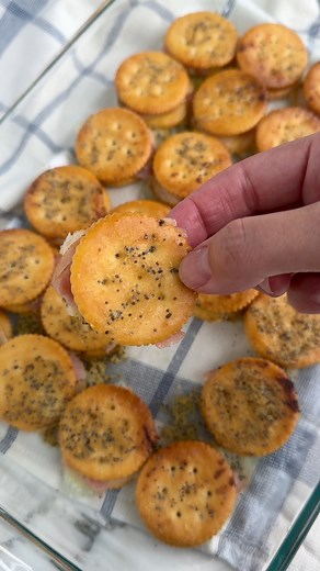 561K views · 5.3K reactions | Ritz Sandwich Crackers #ritzpartycrackers #ritzsandwichcrackers #partyfood #EasyAppetizer #RitzCrackers | Foodlovinfamily | Facebook