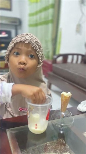 Lucu Banget!!! Ekspresi Shanum Makan Es krim Enak 😂😂😂 #shorts -#funny #numnum
