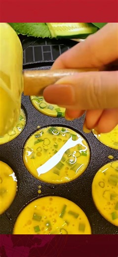 820K views · 10K reactions | Top 10 món bánh có tên gọi kỳ lạ nhất Việt Nam, người Việt gốc còn thấy ngỡ ngàng vì chưa từng nghe qua - TINNHANH24H ONLINE #shorts #review #banhngonnhalam #amthuc | Tin Nhanh 24h Online | Facebook